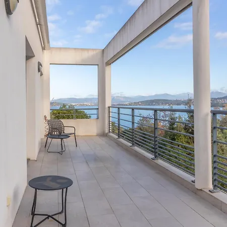Les Terrasses De La Pinede - Appt Climatise Apartment *